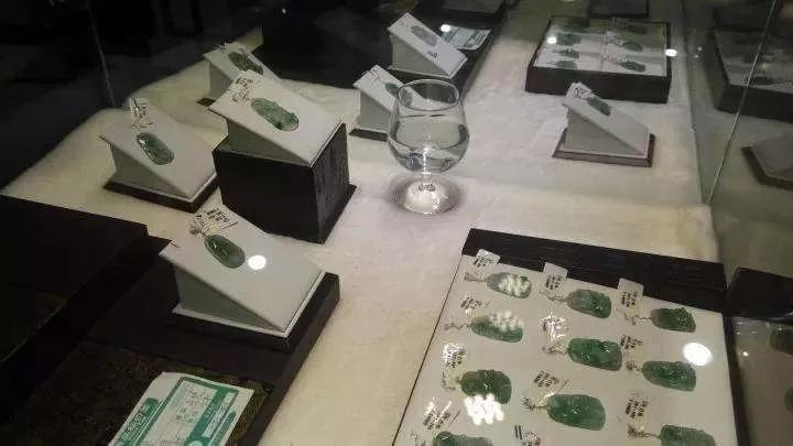 真的存,不怕水的珠寶玉石？