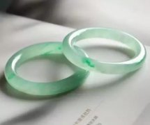 左手戴玉鐲右手戴銀手鐲好嗎？【千萬別戴錯了】