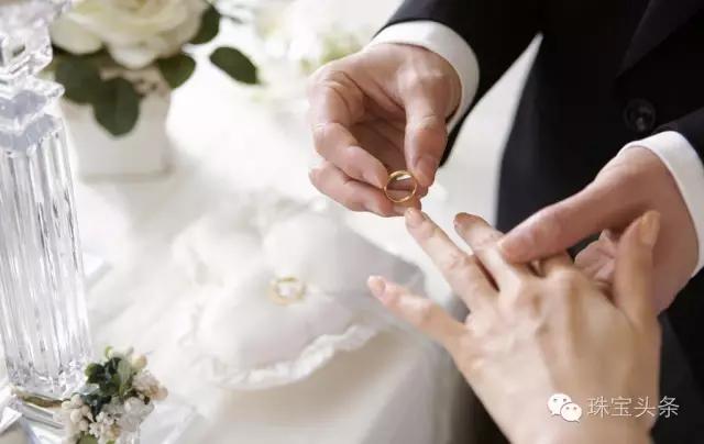 結婚買鉆戒還是黃金戒指好?【理性分析】