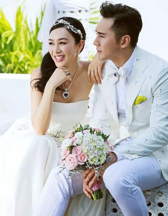 新娘戴80只手鐲出嫁！南北方的婚嫁珠寶有什么差異？