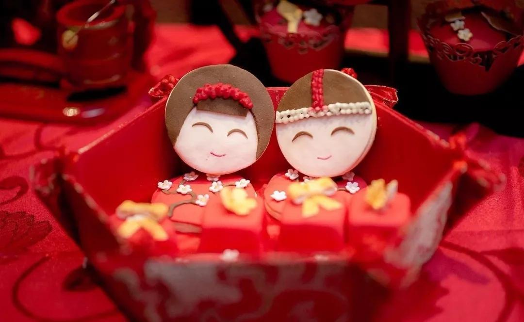 新娘戴80只手鐲出嫁！南北方的婚嫁珠寶有什么差異？