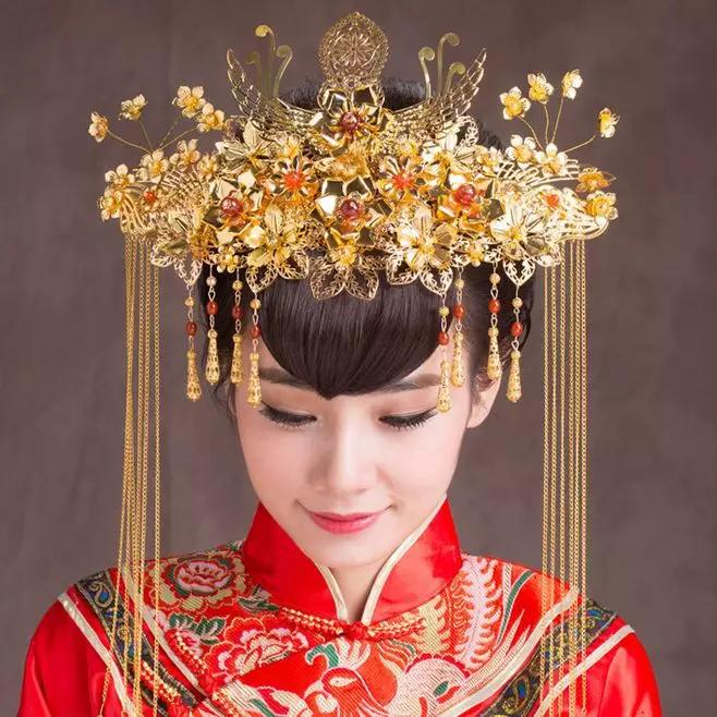 新娘戴80只手鐲出嫁！南北方的婚嫁珠寶有什么差異？