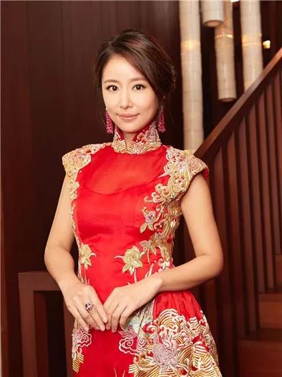 新娘戴80只手鐲出嫁！南北方的婚嫁珠寶有什么差異？