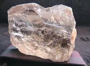 如何區分鉆石及其仿制品【分辨鉆石和仿制品】