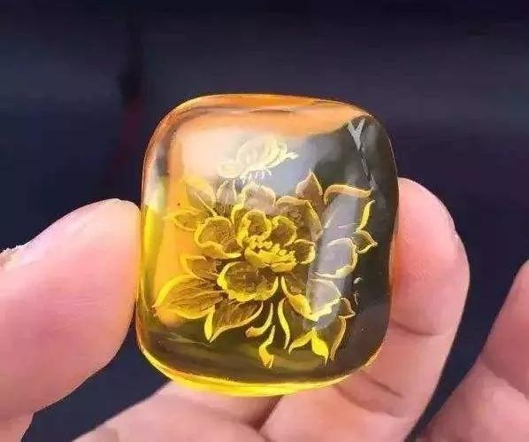 琥珀蜜蠟哪種最好？琥珀蜜蠟,最佳造型：牡丹雕花