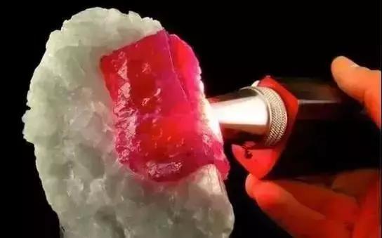 那些你深信不疑的珠寶常識，其實騙了你幾十年！