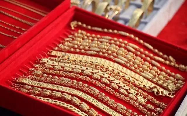 同樣是“黃金”，為何這3款卻便宜幾十倍？選購黃金首飾注意