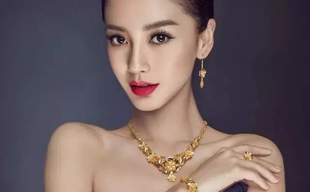 人到中年別打扮得太廉價，這三款黃金首飾，怎么戴都有檔次