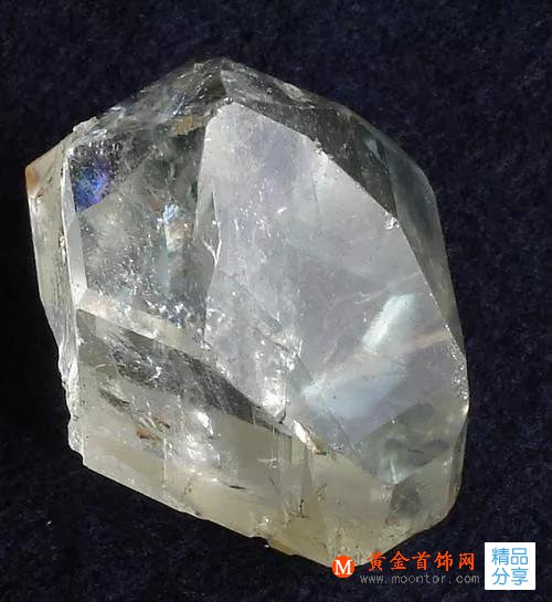 托帕石顏色種類圖片及托帕石的寓意！