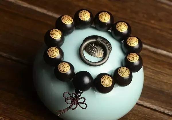 你戴的手串是佛教的還是道教的？念珠不等于佛珠，念珠佛珠哪種適合
