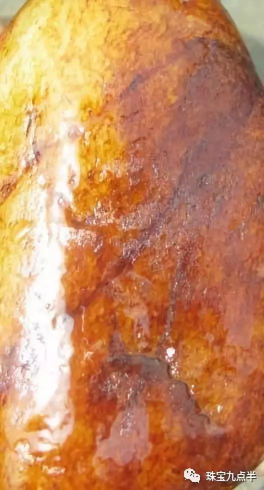  和田籽料如何鑒別方法!解密皮色造假：教你識別籽料的二上皮和原皮色！