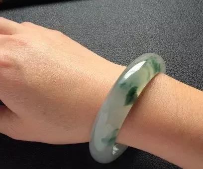 買玉鐲怎么選?如何購買玉手鐲
