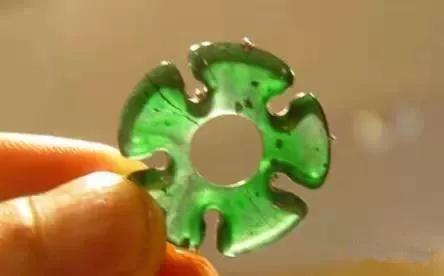 翡翠鑲嵌款式，你買對了嗎？翡翠鑲嵌注意事項