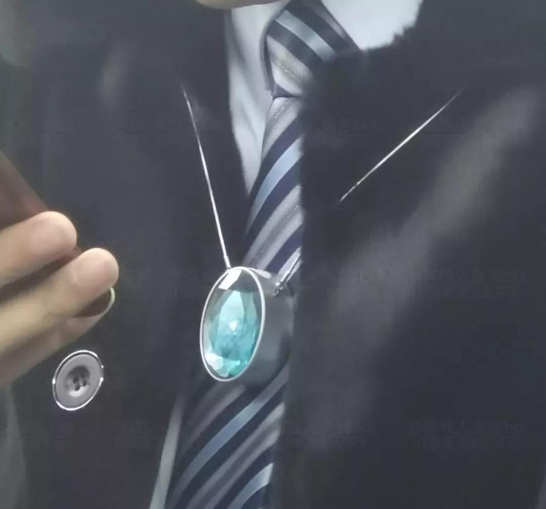 土豪朱一旦坐地鐵，樸實無華的有錢人怎么戴珠寶？