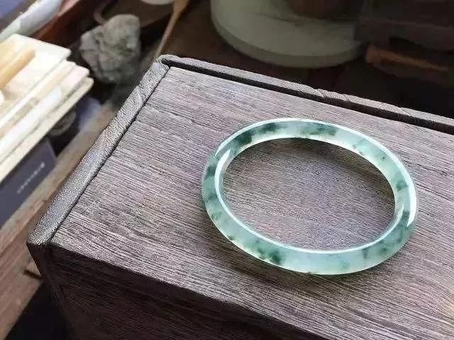 黃金手鐲款式！手鐲選購技巧-選購黃金手鐲的技巧