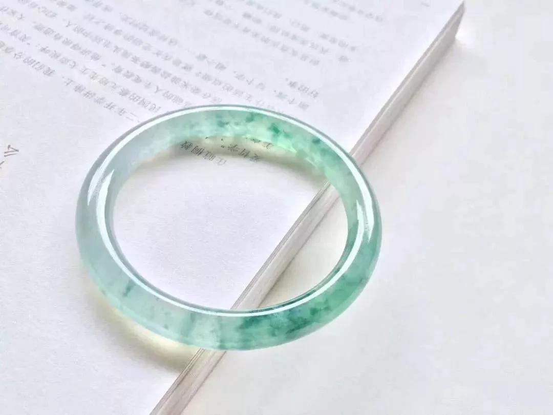 黃金手鐲款式！手鐲選購技巧-選購黃金手鐲的技巧