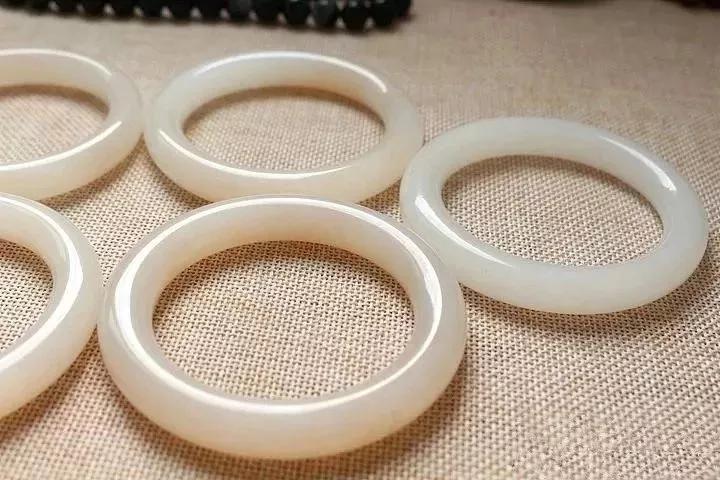 黃金手鐲款式！手鐲選購技巧-選購黃金手鐲的技巧