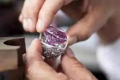 紫鋰輝透的好還是紫的？紫鋰輝石怎么辨別