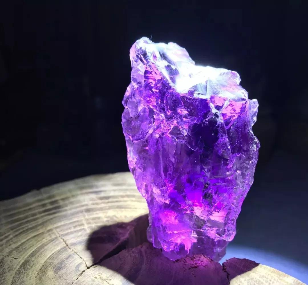 這種常見寶石，曾是王室專屬，價比鉆石！紫水晶寓意