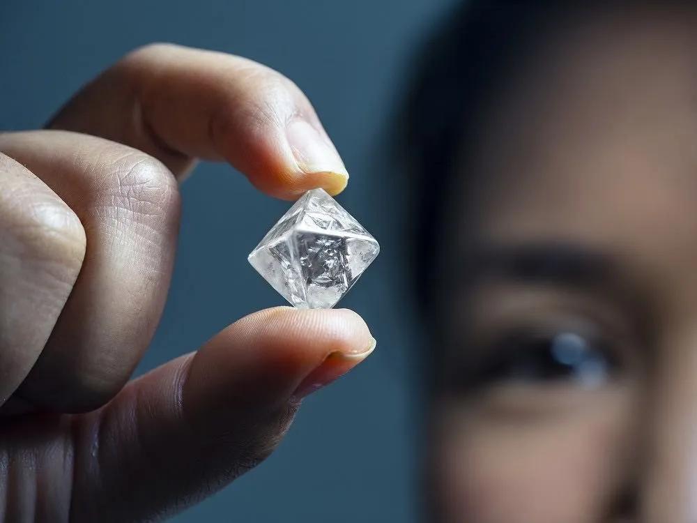 5克拉的鉆石只要8塊錢？鑒定費2000塊坑人的吧？