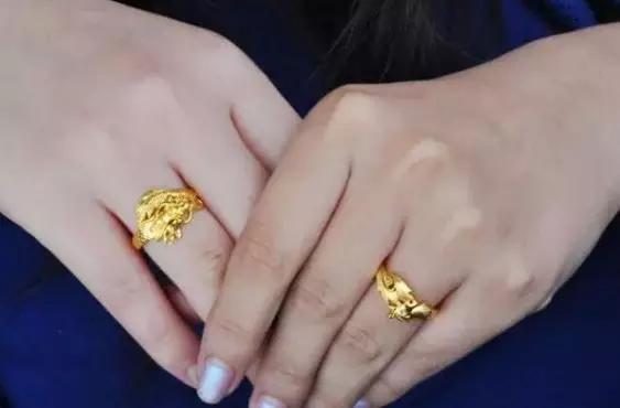 黃金首飾，如何辨別“翻新金”？行家教你“小妙招”，趕快試試吧