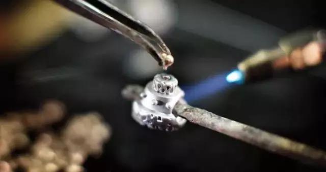 銀飾居然能賣到金子的價格？潘多拉究竟有什么魔力？