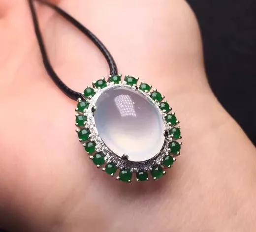 翡翠的顏色大全-翡翠竟然有108種顏色！到底什么顏色最好？
