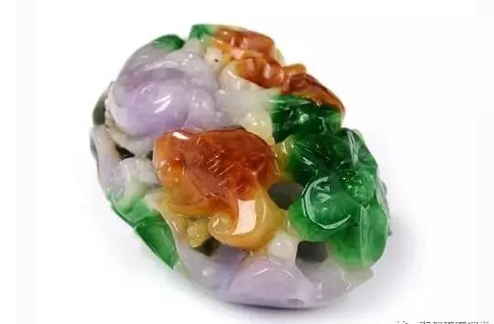 翡翠的顏色大全-翡翠竟然有108種顏色！到底什么顏色最好？
