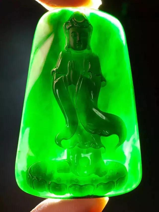 翡翠的顏色大全-翡翠竟然有108種顏色！到底什么顏色最好？