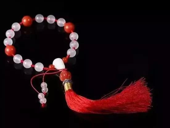 穿紅戴紅，一世不窮！但你知道，南紅佩戴也是有禁忌的嗎？