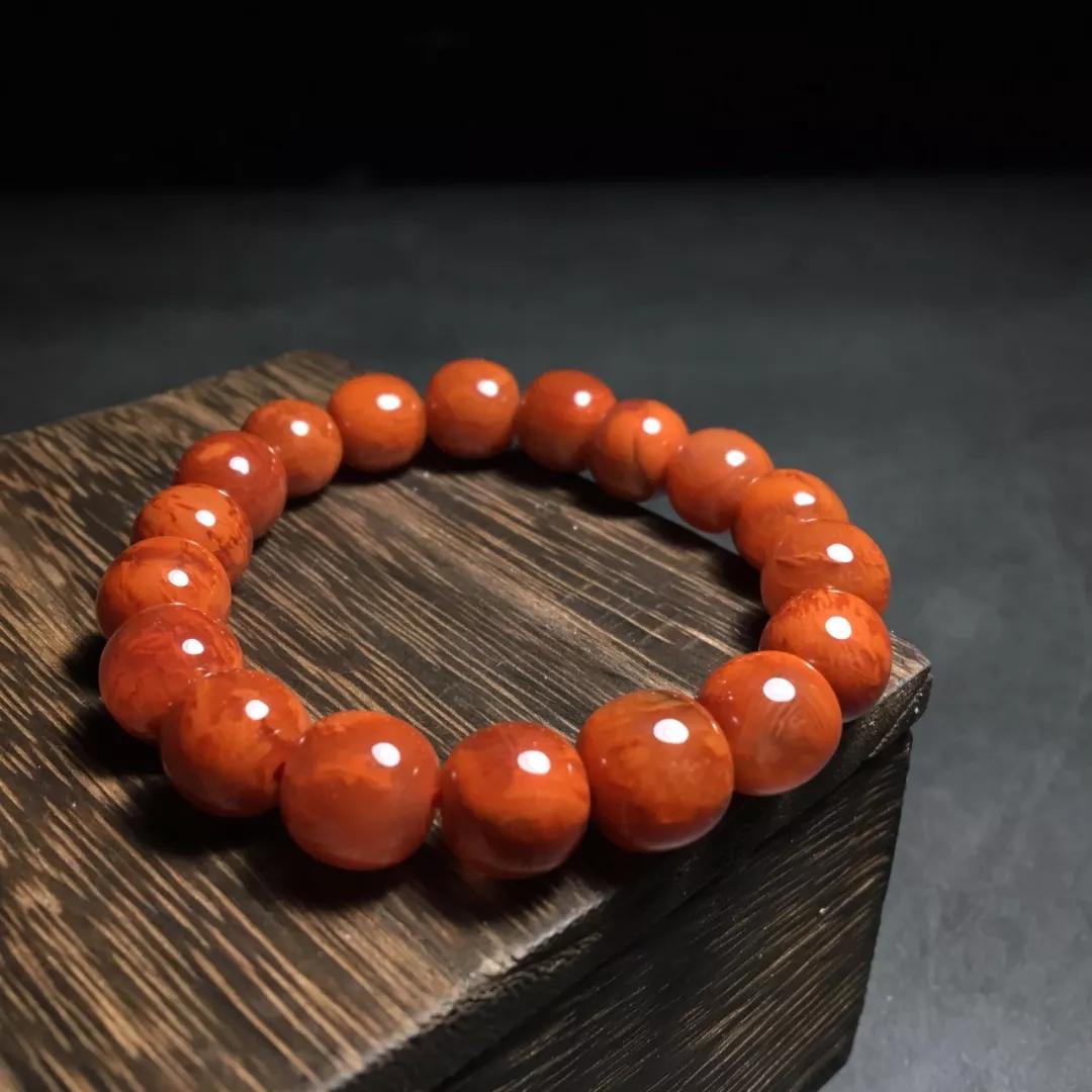 穿紅戴紅，一世不窮！但你知道，南紅佩戴也是有禁忌的嗎？