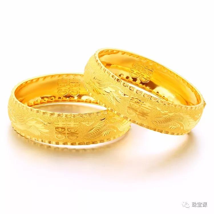 黃金手鐲花紋寓意大全 | 陳妍希與胡杏兒中式婚禮最惹眼！