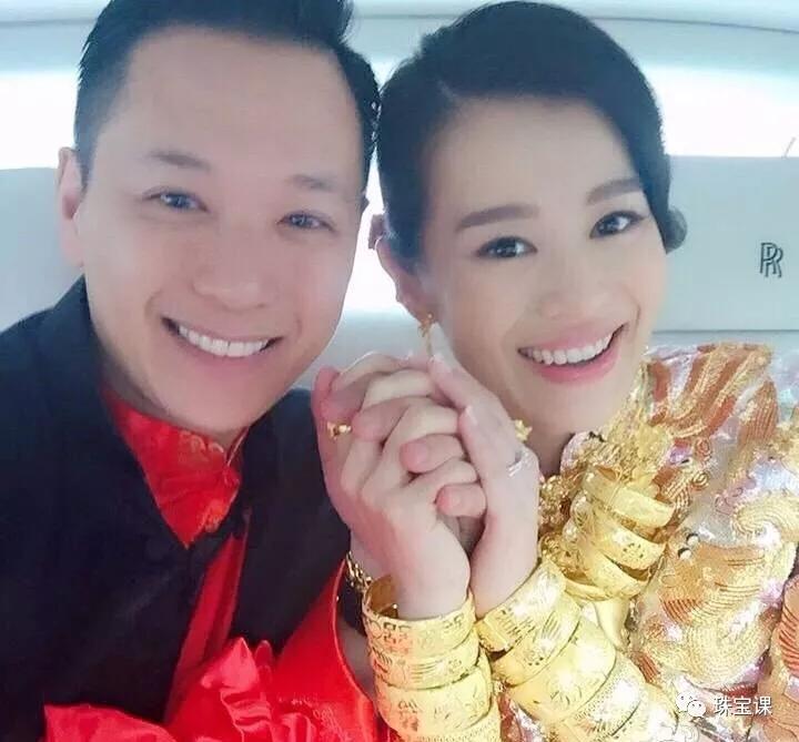 黃金手鐲花紋寓意大全 | 陳妍希與胡杏兒中式婚禮最惹眼！