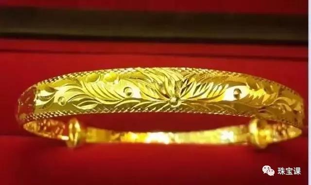 黃金手鐲花紋寓意大全 | 陳妍希與胡杏兒中式婚禮最惹眼！
