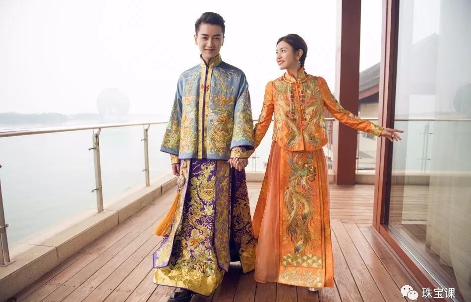 黃金手鐲花紋寓意大全 | 陳妍希與胡杏兒中式婚禮最惹眼！
