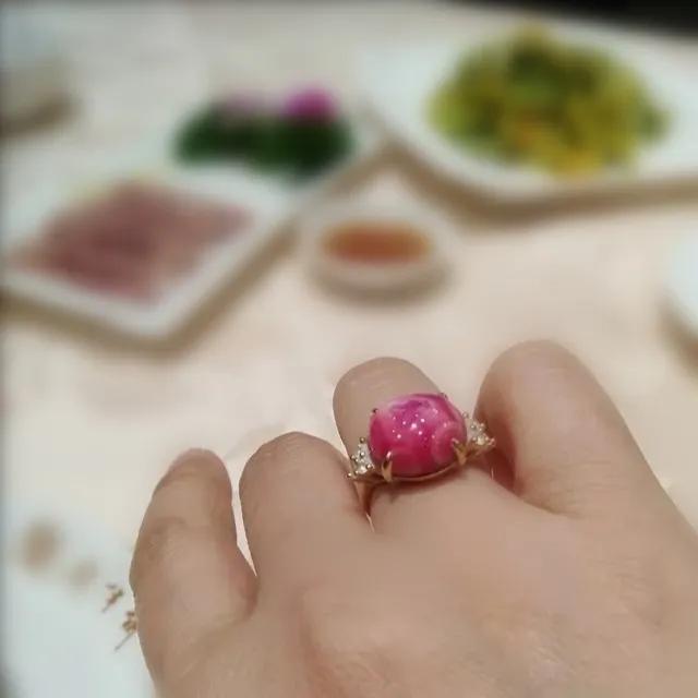 花320萬買一顆紅寶邊角料？有錢任性不要緊，千萬別戴出去，冤！
