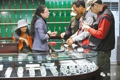 這些售價千元的“開光”飾品，成本不到10塊