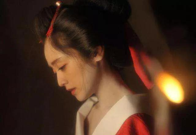 紅繩只有青樓女子才戴？千萬別信！腳鏈、腰鏈的禁忌其實是…