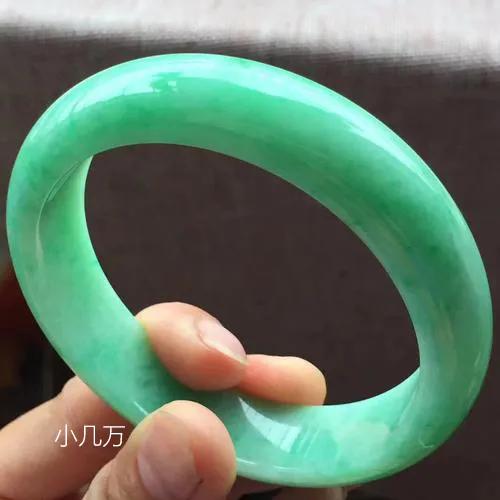 都說綠色的翡翠最貴，但這種滿綠竟然不值錢？