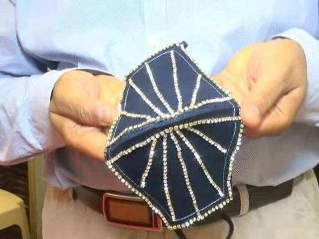 這個中國人的鉆石口罩，鑲3600顆鉆石，總價1045萬……