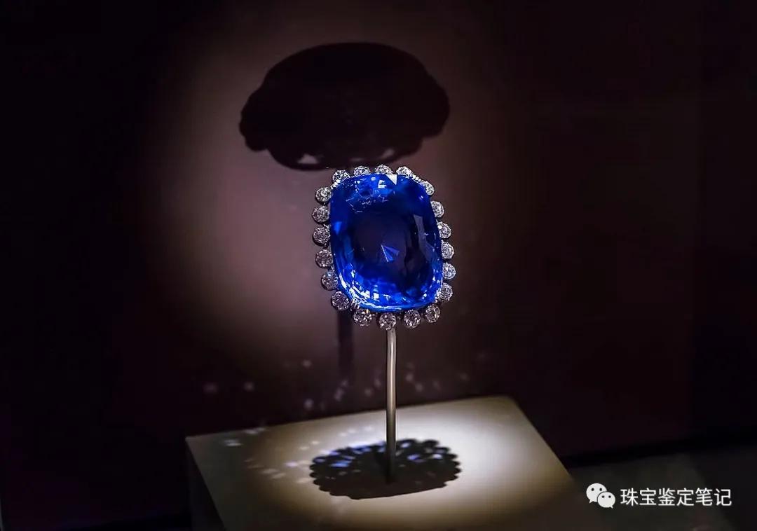 2020年度Pantonte的流行色－Classic Blue經典藍與珠寶