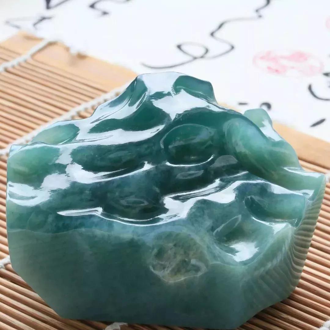 這種翡翠堪稱“藍色妖姬”，未來10年比北京房子還值錢！
