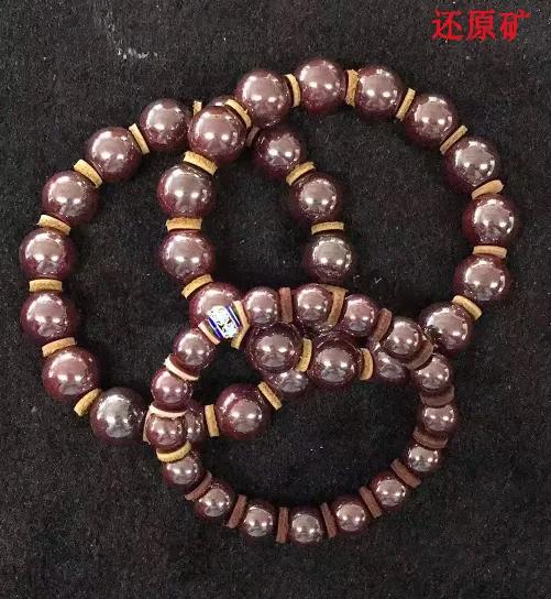 最近好多人都悄悄玩起了這個朱砂，它會是文玩界的新寵嗎？