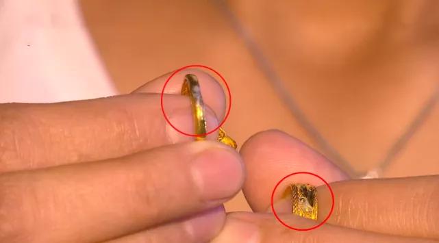 金戒指掉色，女子補差價更換更高純度戒指還掉色，商家：是你粘了東西！