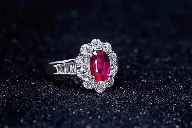 金婚、銀婚、鉆石婚，不同結婚周年該送什么紀念寶石？