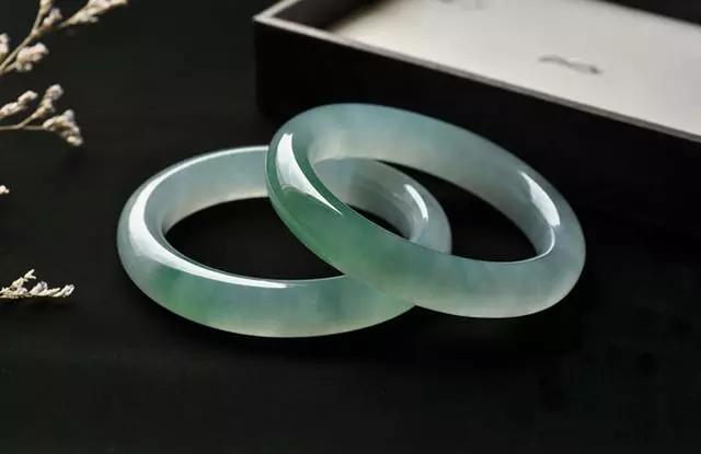 金婚、銀婚、鉆石婚，不同結婚周年該送什么紀念寶石？