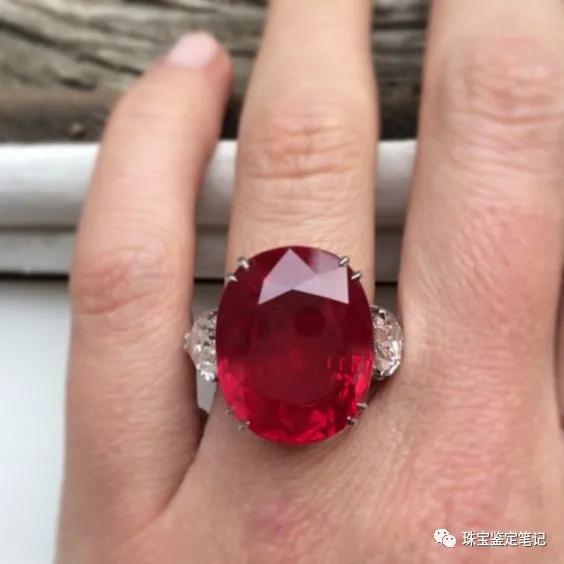 誰是天下第一紅寶石之三：不到30克拉妄稱天下第一，“有燒”紅寶石也能拍出3000萬？