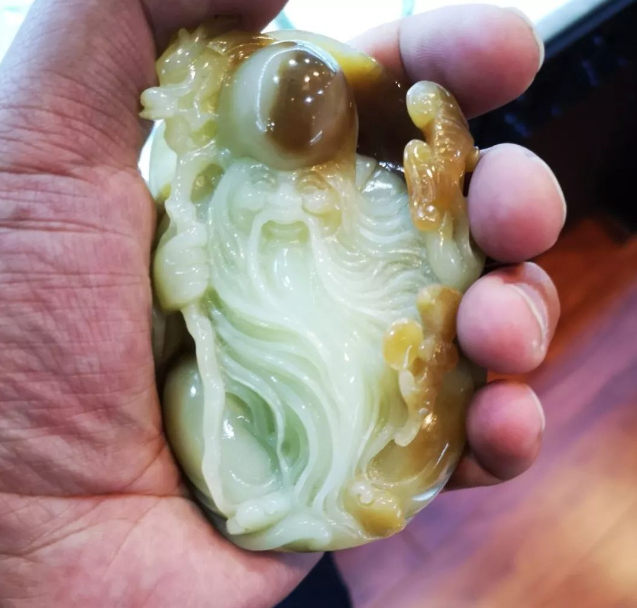 東北的這種玉五年瘋漲一百倍！它會是玉石界的又一匹黑馬嗎？岫巖玉
