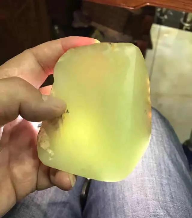 東北的這種玉五年瘋漲一百倍！它會是玉石界的又一匹黑馬嗎？岫巖玉