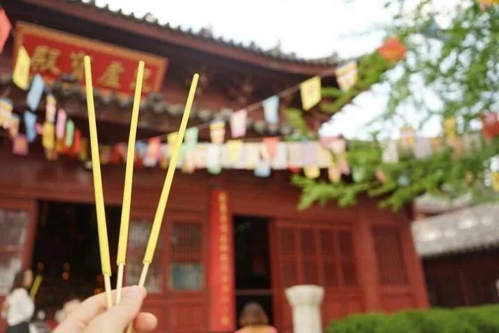 經期、懷孕不能進寺廟？給佛像拍照減壽？99%的人都不懂拜佛規矩！